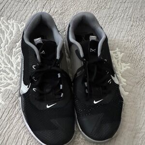 Nike Dual-Tone Black and Gray Sneakers